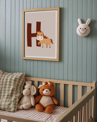 After Hover: H wie Horse, Süße Pferd Illustration in Beige mit weißem Rand - Kinderzimmer Dekoration