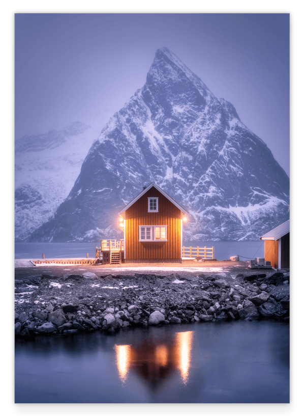 Bergsee-Hütte im Nebel