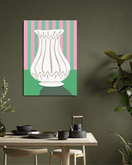 After Hover: Abstrakte Vase mit weißen Streifen