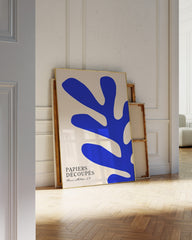 After Hover: Abstraktes Blatt in Blau von Matisse inspiriert