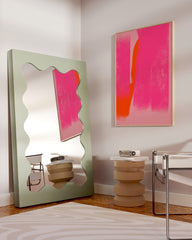 After Hover: Abstraktes Color Blocking in Pink-Orange