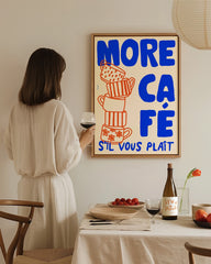 After Hover: More Café S'il Vous Plait - Modernes Kaffeebild mit Spruch