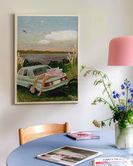 After Hover: Summer Drive to the Lake: Lesende Frau am See