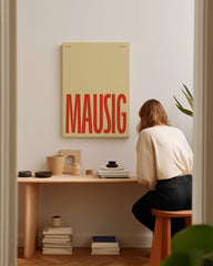 After Hover: MAUSIG - Typografie in Rot & Sandbeige
