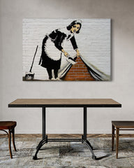 After Hover: Banksy - Putzfrau kehrt Dreck unter Wand-Bemalung Graffiti Street Art