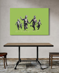 After Hover: Banksy - Police officers in field Polizei-Offiziere auf grüner Wiese Street Art