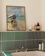 After Hover: Claude Monet - Camille sitzt am Strand von Trouville