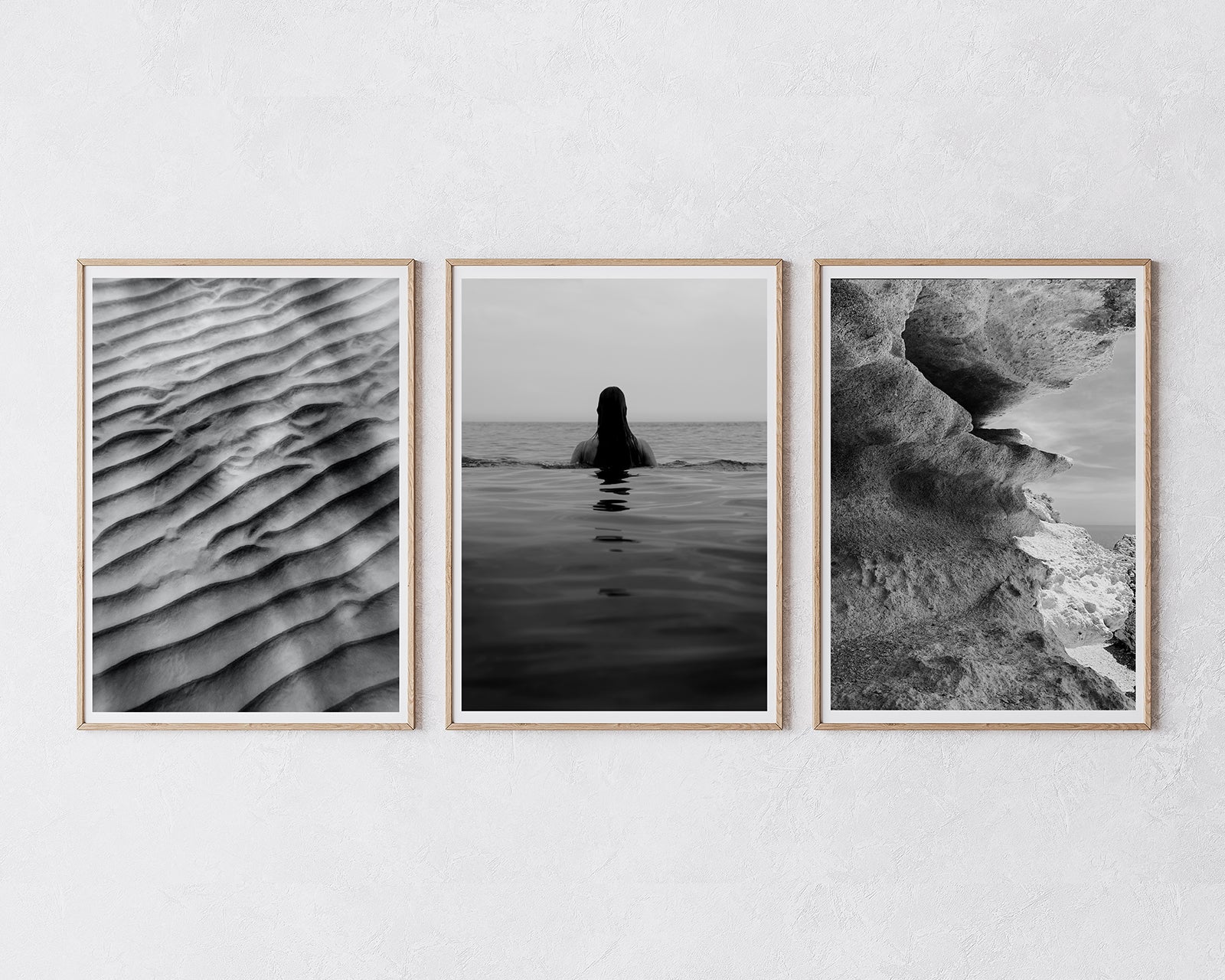 Set of 3 posters: Black and white 